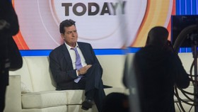 Kejujuran Charlie Sheen soal HIV Didukung Lady Gaga