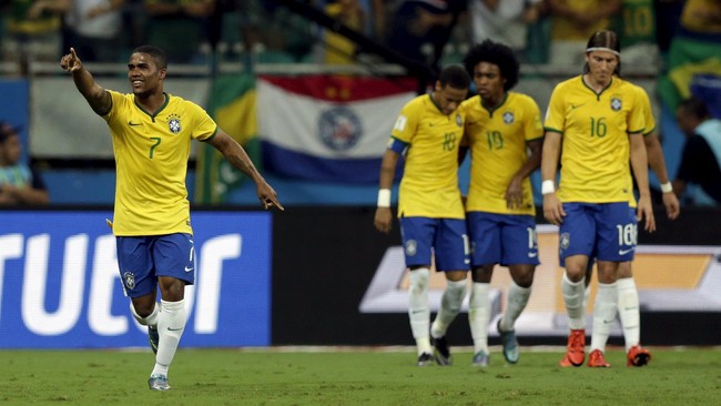 Brasil meraih kemenangan 3-0 atas Peru untuk naik ke peringkat tiga klasemen sementara kualifikasi Piala Dunia 2018 zona Conmebol di Salvador.