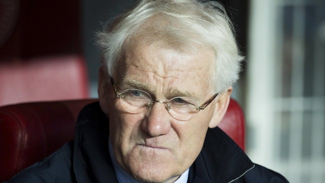 Pertama kalinya Morten Olsen melatih timnas Denmark, timnas Inggris masih dilatih oleh Peter Taylor. Setelah 15 tahun, Olsen memutuskan undur diri.