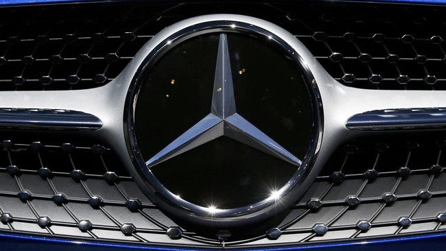 Mercedes-Benz memperkenalkan bus tingkat OC 500 RF 2542 yang beroperasi di bawah perusahaan Lorena dan Karina untuk memenuhi kebutuhan mudik Lebaran.