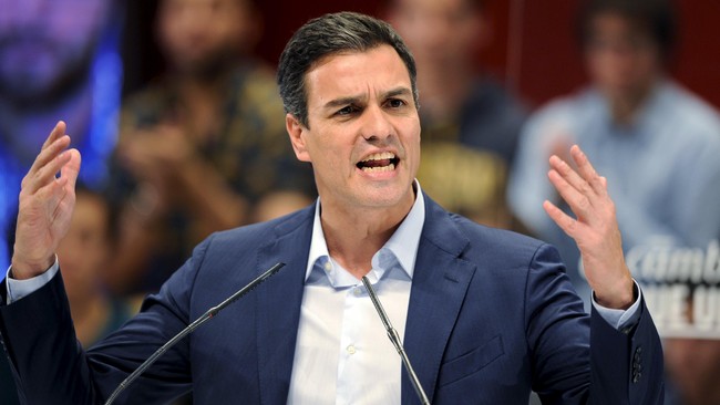 Pedro Sanchez menjadi Perdana Menteri Spanyol pertama yang disumpah tanpa Injil atau salib di atas meja, Sabtu (2/6).