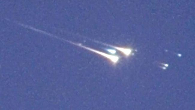 Uji Coba Senjata Anti-Satelit Rusia Dinilai Membahayakan Astronaut Rusia menembakkan rudal ke salah satu satelit besutan mereka yang menghasilkan lebih dari 1.500 keping puing melayang di angkasa.
