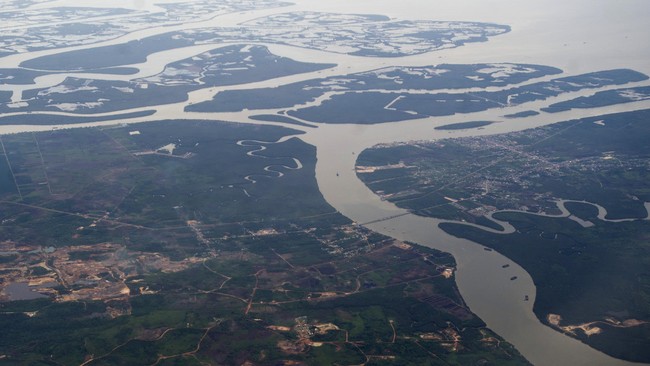 Tim Ekspedisi Sungai Nusantara bersama Mahasiswa Universitas Mulawarman menemukan fakta Sungai Mahakam tercemar berbagai jenis mikroplastik.
