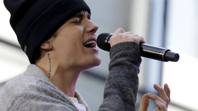 Bieber meraih kesuksesan setelah melewati asam garam industri hiburan. Tapi kelakuaannya yang sok aksi kadang membuat berang orang.