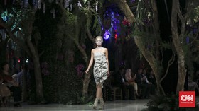 Parade Peri Hutan Sebastian Gunawan
