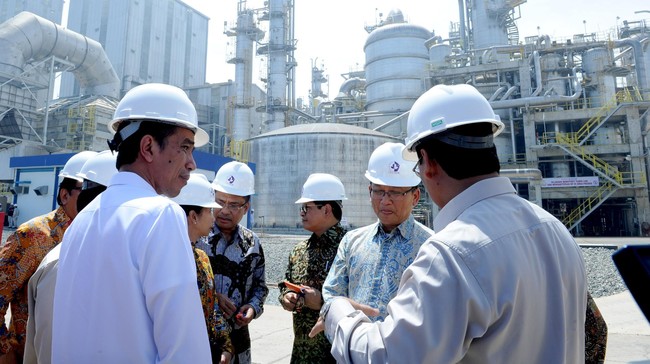 Ekonom Faisal Basri menyebut Indonesia harus menggunakan strategi menyerang untuk dapat memperoleh manfaat dari MEA, tidak lagi bisa defensif.