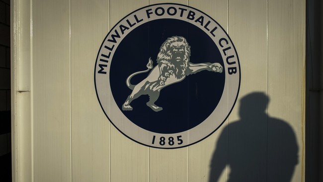Penggemar Millwall, Mike Bloomfield, menjadi sensasi di Inggris. Bloomfield memberi anaknya yang baru lahir nama 'Millwall' tanpa memberitahu istrinya.