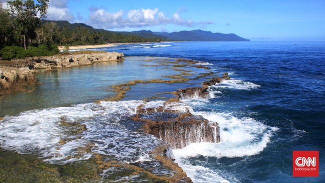 Biak merupakan pulau yang indah, punya beragam destinasi cantik serta penduduk yang sangat ramah.