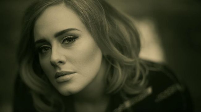 Adele menjadi objek keisengan pemilik akun Vine. Cuplikan adegan video musik Hello digabung cuplikan adegan film Napoleon Dynamite. 