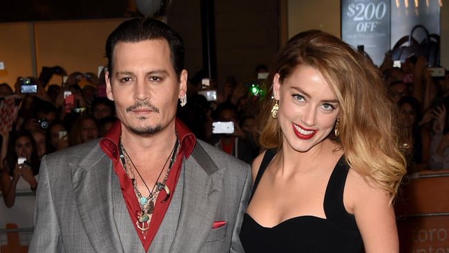 Usia pernikahan Amber Heard dan Johnny Depp baru 15 bulan, namun keduanya sudah akan bercerai.