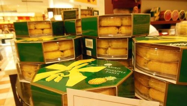 Tjendri Anastasia atau sekarang dikenal sebagai Nyonya Liew, tidak mau kue tradisional Indonesia ketinggalan dengan kue-kue papan atas dunia. 