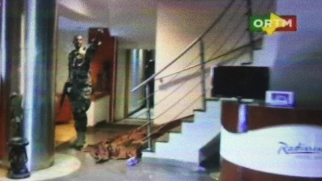 Para pejuang Islamis di Mali sering melakukan serangan di Mali tengah dan Bamako meski berhasil dikalahkan oleh militer Perancis pada 2012.