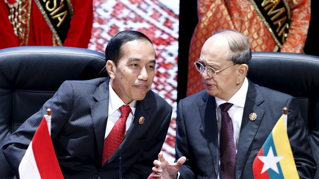 Presiden Joko Widodo mengatakan Indonesia harus siap menghadapi penerapan Masyarakat Ekonomi ASEAN dengan membuat aturan pendukung. 