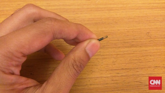 Sebuah video viral membahas tentang implan mikrocip yang sebesar beras dan ditanam di tangan.