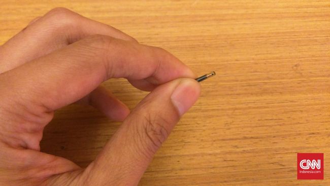 Viral Microchip Implants, Rice -Size Chips Planted in Hands