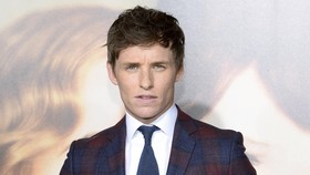 Eddie Redmayne Jadi Sasaran 'Salam Tempel' Pelajar Drama