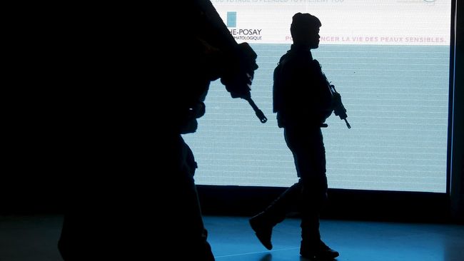 Perancis Selidiki Radikalisasi Pekerja Trasportasi Publik Masih siaga pascateror pada 13 November, Perancis melakukan penyelidikan terkait radikalisasi karyawan yang bekerja di bidang transportasi publik.