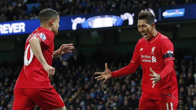 Permainan gemilang Philippe Coutinho dan Roberto Firmino membuat Liverpool menutup babak pertama dengan keunggulan 3-1 atas Man City.