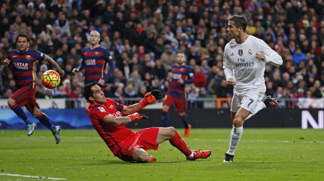 Cristiano Ronaldo dikabarkan secara terang-terangan mengancam akan hengkang dari Real Madrid jika pelatih Rafael Benitez dipertahankan klub.