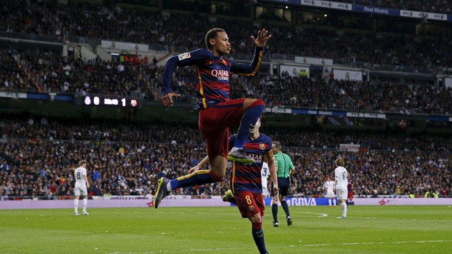 Neymar bakal menjadi penantang Cristiano Ronaldo dan Lionel Messi dalam penghargaan Ballon d'Or tahun ini.