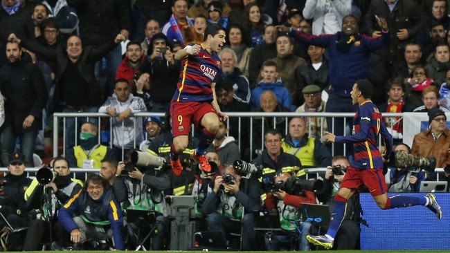 Barcelona menghancurkan Real Madrid 4-0 pada pertandingan El Clasico musim ini, Sabtu (21/11). Luis Suarez bermain apik dengan mencetak dua gol.