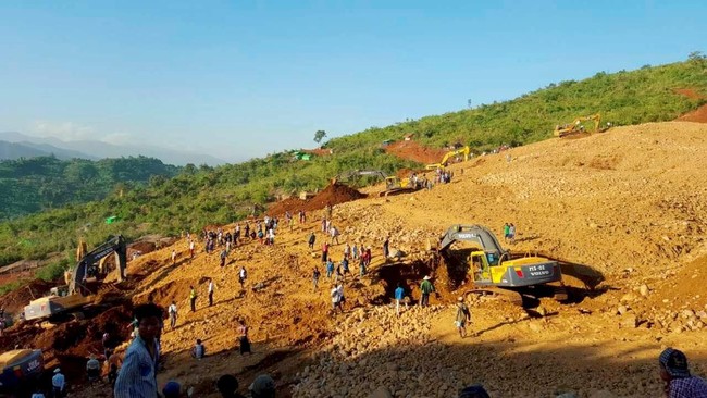 Sebanyak 100 pekerja tambang di Myanmar masih hilang akibat bencana longsor di sebuah tambang batu giok di utara Myanmar.