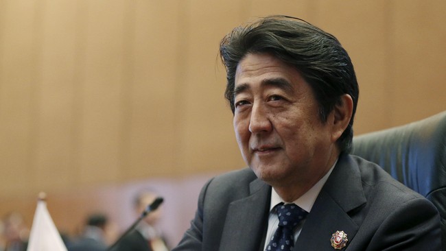 Pemerintah Jepang pimpinan Perdana Menteri Shinzo Abe akan memberi insentif uang tunai untuk memicu angka kelahiran yang bisa mendorong ekonomi.