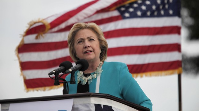Poling terbaru yang menyebut Hillary Clinton lebih unggul dari Donald Trump dalam Pilpres AS menjadi sentimen utama pergerakan harga minyak dunia.