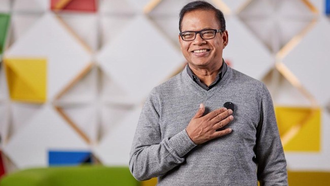 Raksasa teknologi Google sedang mengembangkan perangkat purwarupa wearable yang mirip dengan alat komunikasi di kisah fiksi Star Trek. Seperti apa kira-kira?