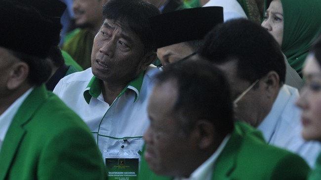 Menurut Ketum PPP versi Muktamar Pondok Gede, Romahurmuziy, calon perseorangan tidak sepatutnya diberikan syarat yang seberat calon dari partai politik.