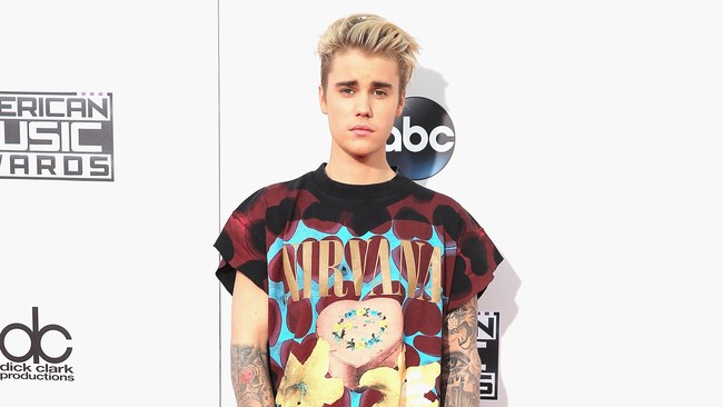 Busana-Busana Terburuk di American Music Awards 2015