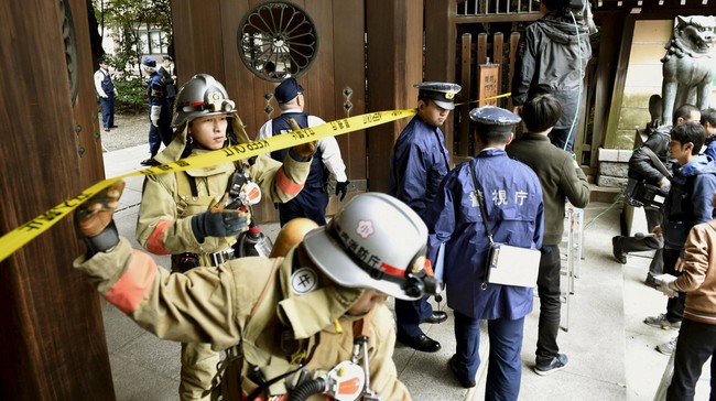Seorang warga Korea Selatan ditangkap polisi Tokyo karena diduga terkait dengan ledakan di kuil Yasukuni yang kontroversial pada bulan November.