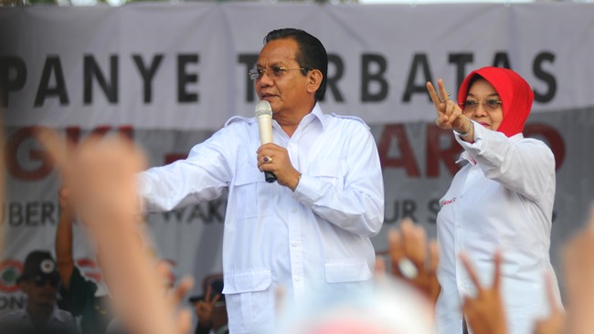 Gubernur Sulteng Longki Djanggola mengaku belum bisa berkomunikasi dengan para kepala dearah termasuk dengan Bupati Donggala yang wilayahnya terdampak gempa.