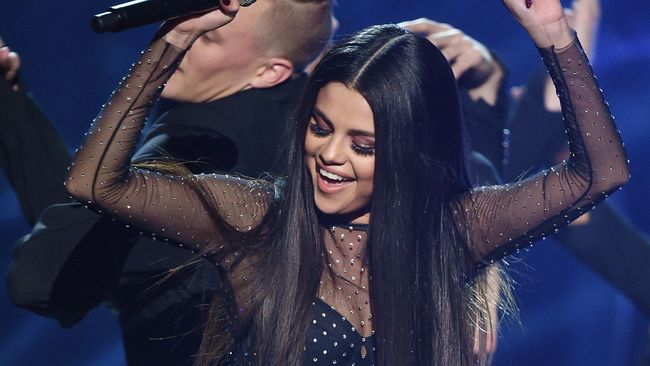 Selena Gomez dan Niall Horan tertangkap tengah bermesraan di pesta ulang tahun Jenna Dewan-Tatum.