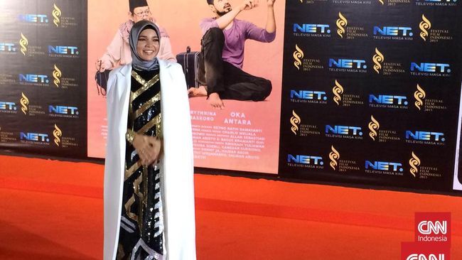 Dewi Sandra menjadi nomine Pemeran Utama Wanita Terbaik FFI 2015, bersaing dengan Adinia Wirasti, Chelsea Islan, Marsha Timothy, dan Tara Basro.