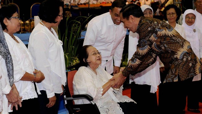 Jokowi dan para gurunya bernostalgia soal masa lalu sang Presiden saat masih mengenyam pendidikan di bangku sekolah.