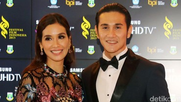 Bukan 'Bucin', Ini Alasan Vino G Bastian Hanya Ikuti Akun IG Istri