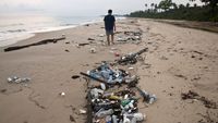 Ancaman Sampah Plastik yang u0027Menggunungu0027 di Laut Indonesia