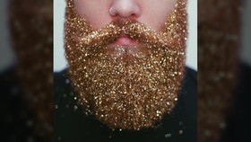 Jenggot Glitter, Cara Baru Meriahkan Natal