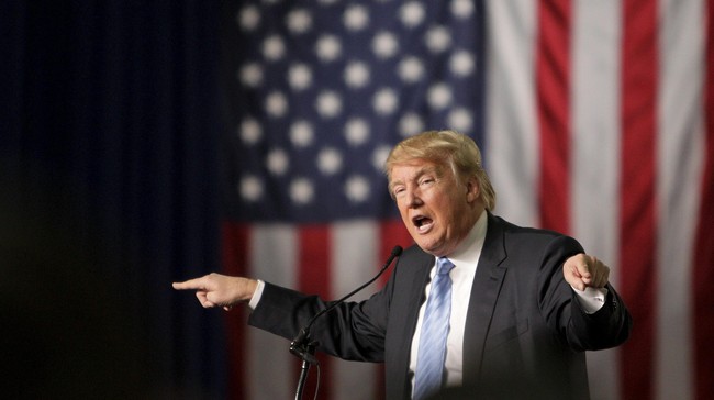 Donald Trump kembali melontarkan komentar kontroversial dengan menyerukan pelarangan bagi semua Muslim untuk memasuki Amerika Serikat.