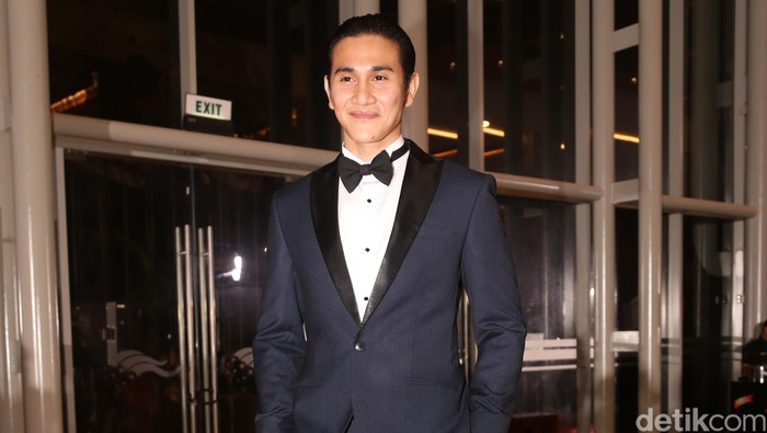 Awet Muda Banget, Ini Potret Gaya Stylish dari Vino G Bastian