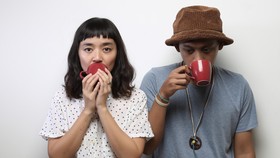 Kesenduan Video Musik 'The House' Stars and Rabbit