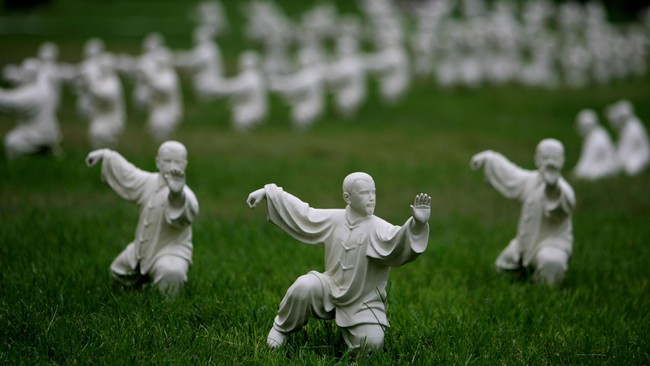 Eulis Komariah, TKW yang bekerja sebagai perawat di panti jompo, berhasil mengharumkan nama bangsa dengan merebut satu medali emas kejuaraan Tai Chi.