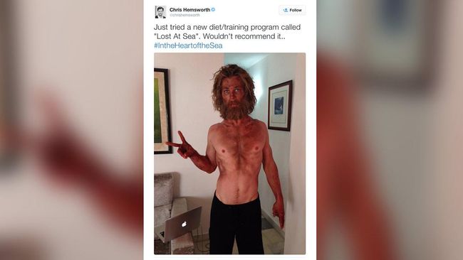 Chris Hemsworth tiba-tiba tampil tanpa otot-otot besar yang jadi ciri khasnya. Ada apa dengan sang pemeran Thor?