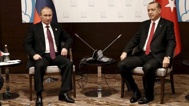 Menyusul insiden jatuhnya pesawat Rusia, Vladimir Putin menyebut Turki coba melindungi jalur perdagangan minyak dengan ISIS.