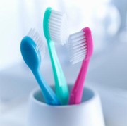 Apa Benar Sikat Gigi Elektrik Lebih Efektif daripada Sikat Gigi Manual?