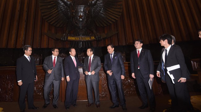 Presiden Jokowi kembali menegaskan pihaknya mempercayakan proses yang sedang berjalan di MKD soal dugaan pencatutan namanya.