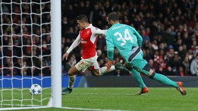 Iniesta Waspadai Kejutan Sanchez
