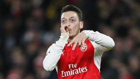 Arsenal Memimpin 2-0 di Babak Pertama