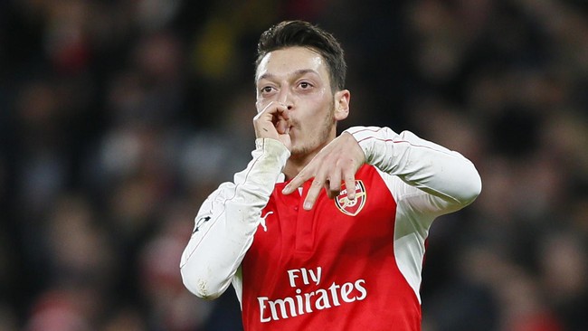 Arsenal mampu menutup babak pertama dengan keunggulan 2-0 atas Dinamo Zagreb.
